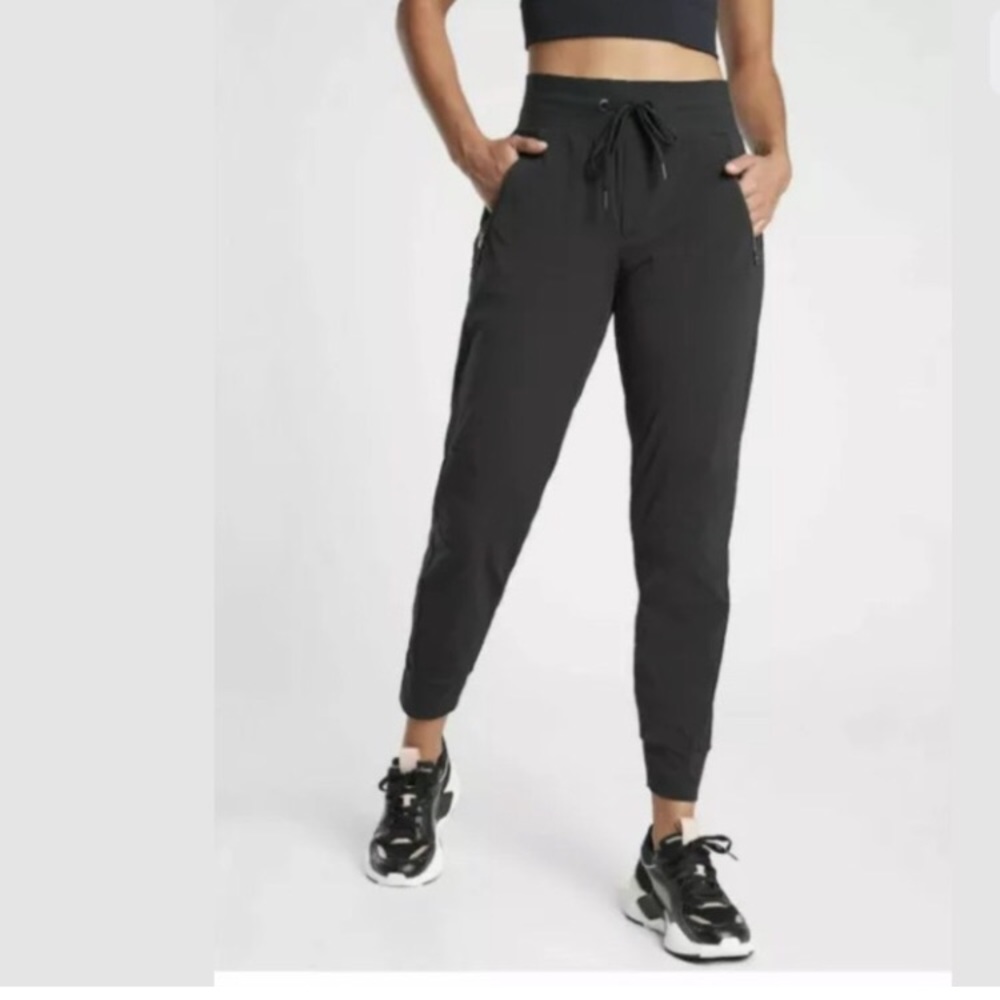 Athleta Trekkie North jogger black 4 T tall